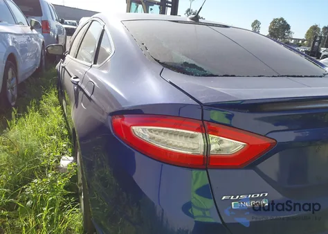 2016 Ford Fusion Energi Titanium z USA, uszkodzony, nr VIN 3FA6P0SU0GR235942